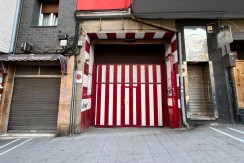 Parcela de Garaje Con Buena Maniobra Para Coche Mediano en Zona Ariz