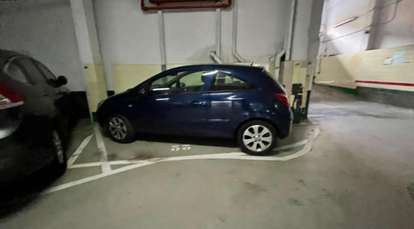 Parcela de Garaje Con Buena Maniobra Para Coche Mediano en Zona Ariz