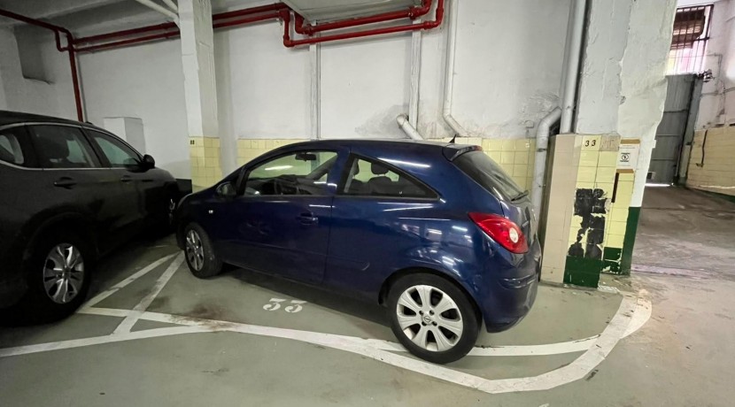 Parcela de Garaje Con Buena Maniobra Para Coche Mediano en Zona Ariz