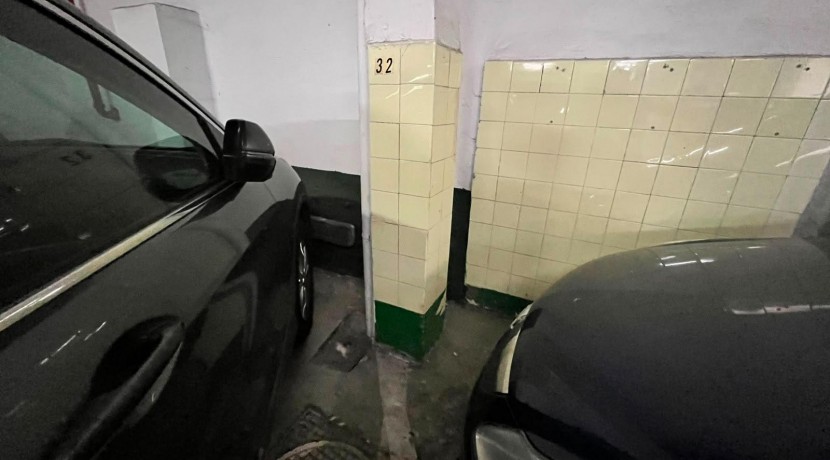 Parcela de Garaje Con Buena Maniobra Para Coche Mediano en Zona Ariz