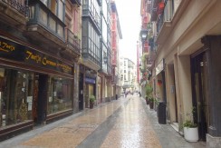 Pequeño Local Comercial En El Casco Viejo