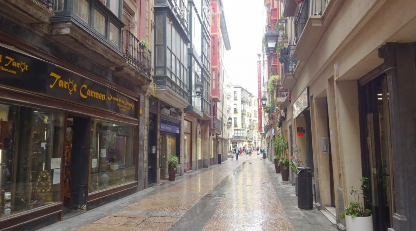 Pequeño Local Comercial En El Casco Viejo