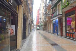 Pequeño Local Comercial En El Casco Viejo