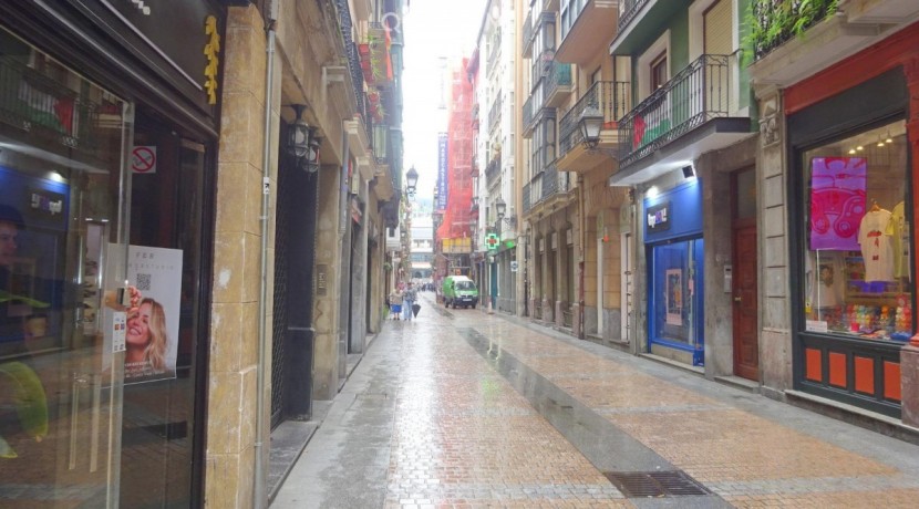 Pequeño Local Comercial En El Casco Viejo