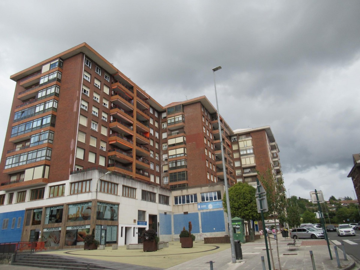 Pisazo Con Ascensor Cota 0 De 4 Habitaciones Con 2 Garajes Y 2 Trasteros En Bizkai Kalea
