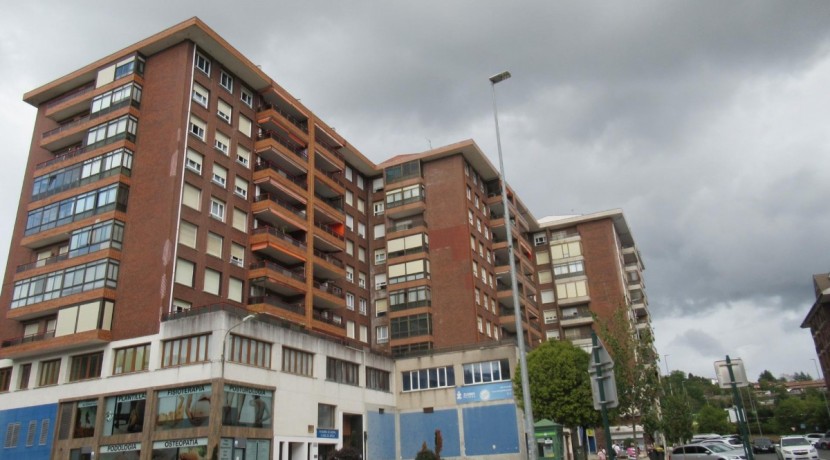 Pisazo Con Ascensor Cota 0 De 4 Habitaciones Con 2 Garajes Y 2 Trasteros En Bizkai Kalea
