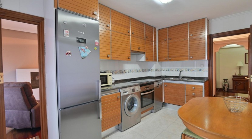 Pisazo Con Ascensor Cota 0 De 4 Habitaciones Con 2 Garajes Y 2 Trasteros En Bizkai Kalea