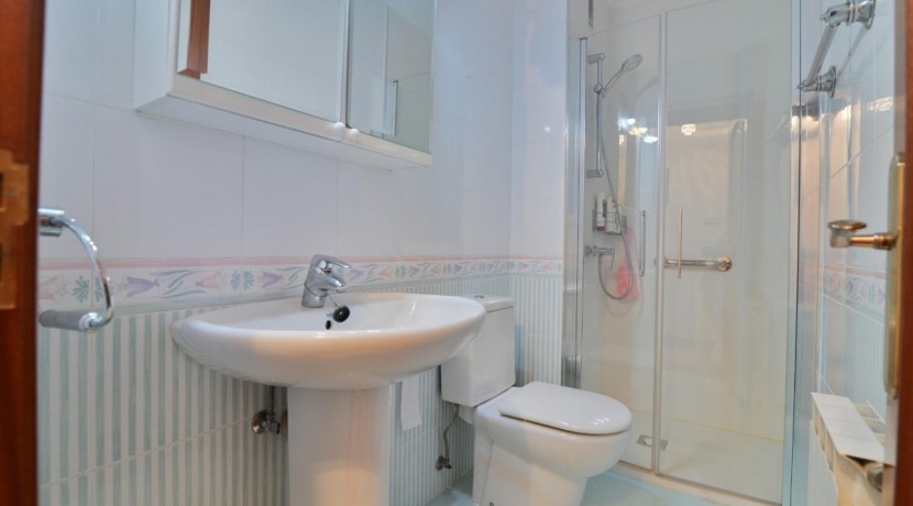 Pisazo Con Ascensor Cota 0 De 4 Habitaciones Con 2 Garajes Y 2 Trasteros En Bizkai Kalea
