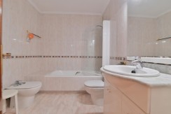 Pisazo Con Ascensor Cota 0 De 4 Habitaciones Con 2 Garajes Y 2 Trasteros En Bizkai Kalea