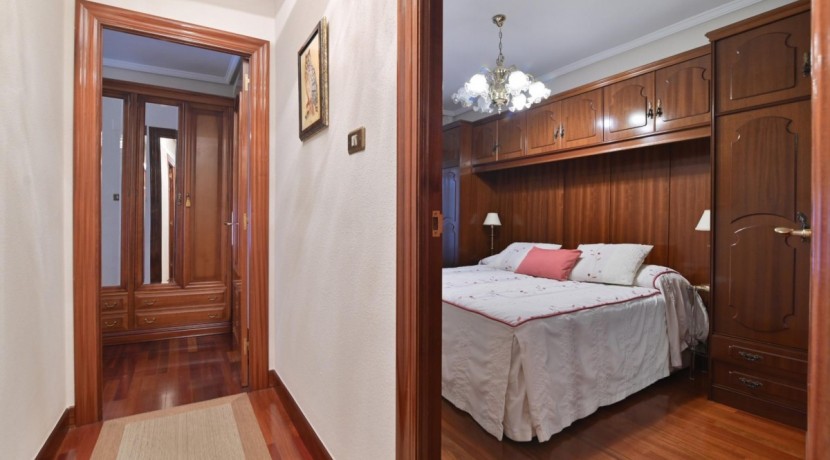 Pisazo Con Ascensor Cota 0 De 4 Habitaciones Con 2 Garajes Y 2 Trasteros En Bizkai Kalea