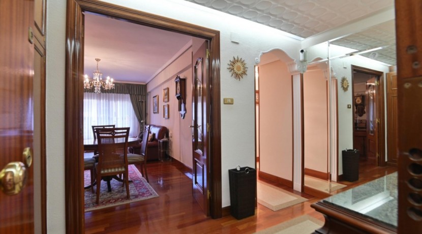 Pisazo Con Ascensor Cota 0 De 4 Habitaciones Con 2 Garajes Y 2 Trasteros En Bizkai Kalea