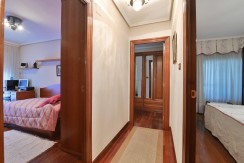 Pisazo Con Ascensor Cota 0 De 4 Habitaciones Con 2 Garajes Y 2 Trasteros En Bizkai Kalea