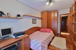 Pisazo Con Ascensor Cota 0 De 4 Habitaciones Con 2 Garajes Y 2 Trasteros En Bizkai Kalea