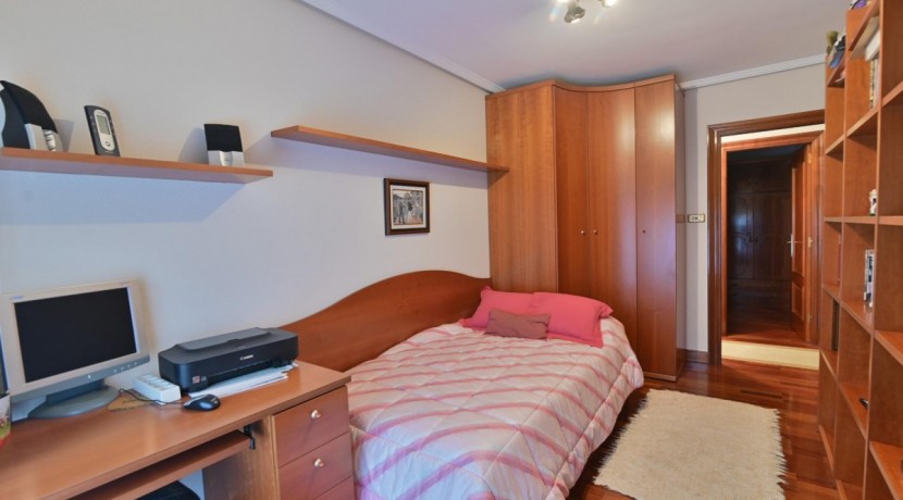 Pisazo Con Ascensor Cota 0 De 4 Habitaciones Con 2 Garajes Y 2 Trasteros En Bizkai Kalea
