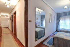 Pisazo Con Ascensor Cota 0 De 4 Habitaciones Con 2 Garajes Y 2 Trasteros En Bizkai Kalea