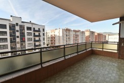 Pisazo Con Ascensor Cota 0 De 4 Habitaciones Con 2 Garajes Y 2 Trasteros En Bizkai Kalea