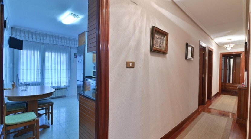 Pisazo Con Ascensor Cota 0 De 4 Habitaciones Con 2 Garajes Y 2 Trasteros En Bizkai Kalea