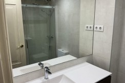 Pisazo En El Centro Con Ascensor Cota 0 De 3 Habitaciones, Garaje Y Trastero