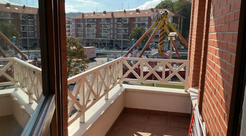 Pisazo En El Centro Con Ascensor Cota 0 De 3 Habitaciones, Garaje Y Trastero