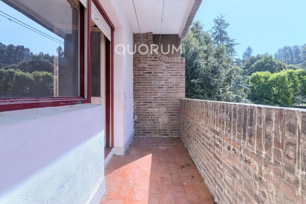 Piso Amplio y Luminoso De 3 Dorm. con TERRAZA y Balcón y Ascensor Cota 0 y Trastero En Zona Centro