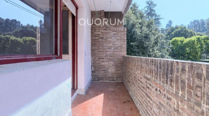 Piso Amplio y Luminoso De 3 Dorm. con TERRAZA y Balcón y Ascensor Cota 0 y Trastero En Zona Centro