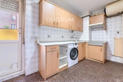 Piso Amplio y Luminoso De 3 Dorm. con TERRAZA y Balcón y Ascensor Cota 0 y Trastero En Zona Centro