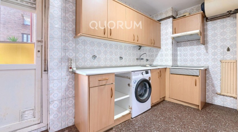 Piso Amplio y Luminoso De 3 Dorm. con TERRAZA y Balcón y Ascensor Cota 0 y Trastero En Zona Centro