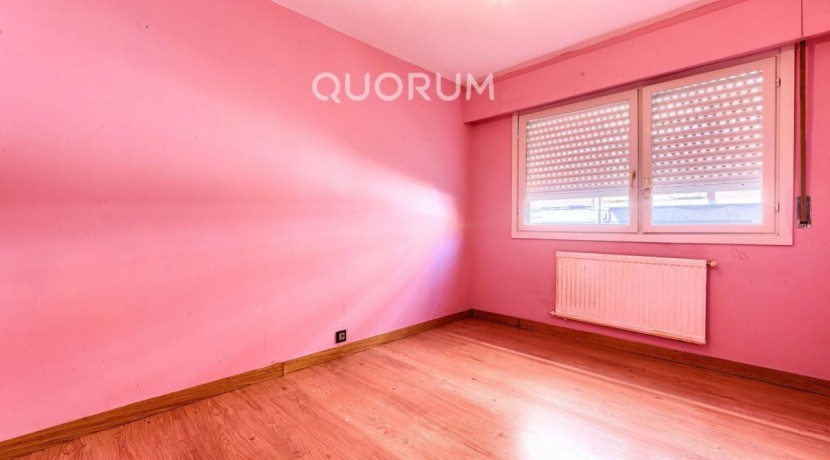 Piso Amplio y Luminoso De 3 Dorm. con TERRAZA y Balcón y Ascensor Cota 0 y Trastero En Zona Centro