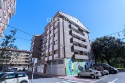 Piso Amplio y Luminoso De 3 Dorm. con TERRAZA y Balcón y Ascensor Cota 0 y Trastero En Zona Centro