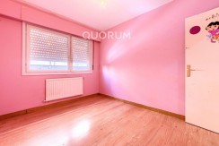 Piso Amplio y Luminoso De 3 Dorm. con TERRAZA y Balcón y Ascensor Cota 0 y Trastero En Zona Centro