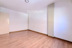 Piso Amplio y Luminoso De 3 Dorm. con TERRAZA y Balcón y Ascensor Cota 0 y Trastero En Zona Centro