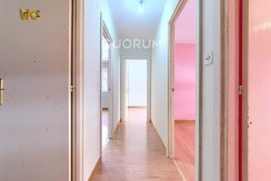 Piso Amplio y Luminoso De 3 Dorm. con TERRAZA y Balcón y Ascensor Cota 0 y Trastero En Zona Centro
