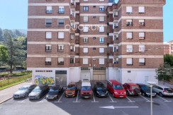 Piso Amplio y Luminoso De 3 Dorm. con TERRAZA y Balcón y Ascensor Cota 0 y Trastero En Zona Centro