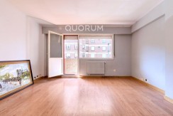 Piso Amplio y Luminoso De 3 Dorm. con TERRAZA y Balcón y Ascensor Cota 0 y Trastero En Zona Centro