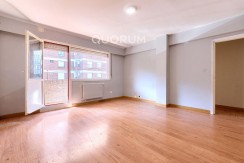 Piso Amplio y Luminoso De 3 Dorm. con TERRAZA y Balcón y Ascensor Cota 0 y Trastero En Zona Centro