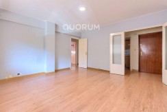 Piso Amplio y Luminoso De 3 Dorm. con TERRAZA y Balcón y Ascensor Cota 0 y Trastero En Zona Centro