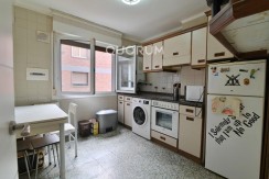 Piso Con Ascensor De 2 Habitaciones, Balcón Y Camarote En El Centro De Usansolo