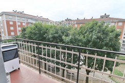 Piso Con Ascensor De 2 Habitaciones, Balcón Y Camarote En El Centro De Usansolo