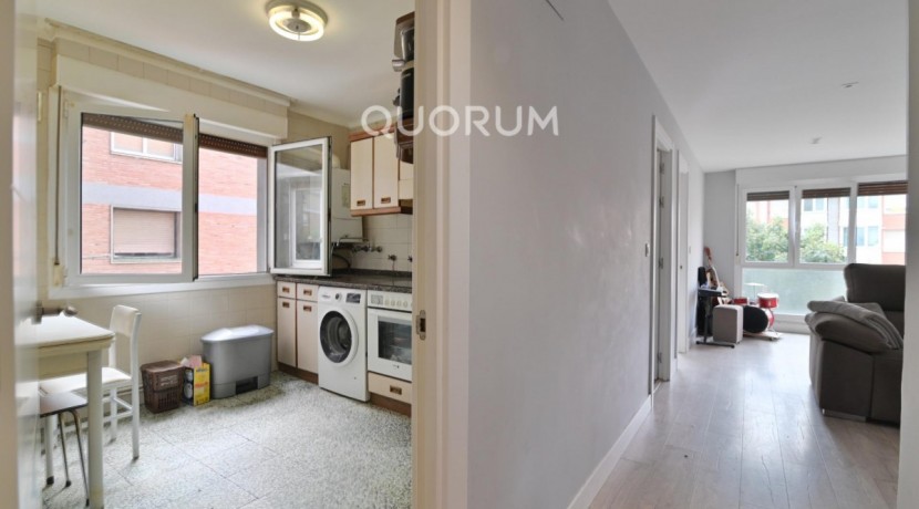 Piso Con Ascensor De 2 Habitaciones, Balcón Y Camarote En El Centro De Usansolo