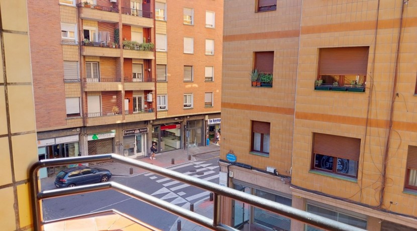 Piso De 2 Habitaciones Y Terraza En Santutxu