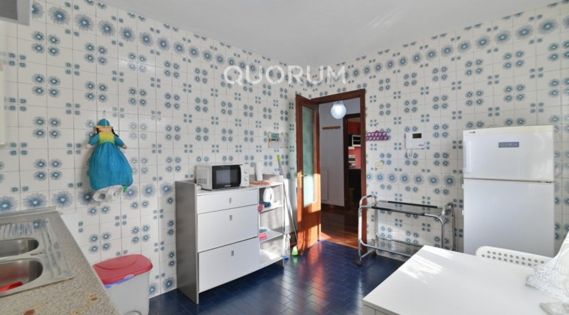 Piso De 3 Habitaciones Y 2 Baños Con Parcela De Garaje