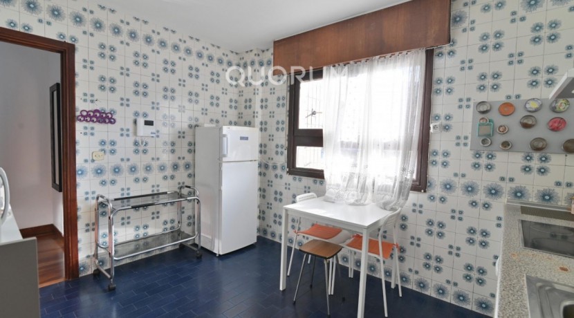 Piso De 3 Habitaciones Y 2 Baños Con Parcela De Garaje