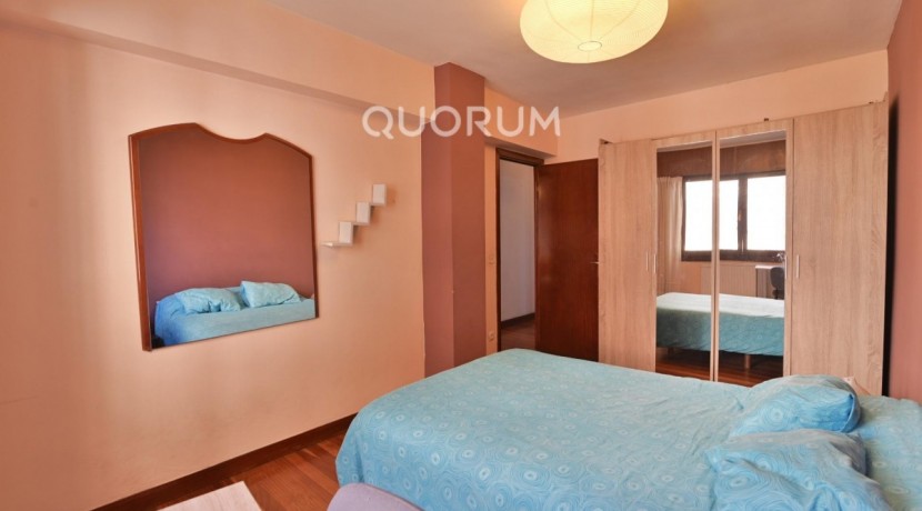 Piso De 3 Habitaciones Y 2 Baños Con Parcela De Garaje