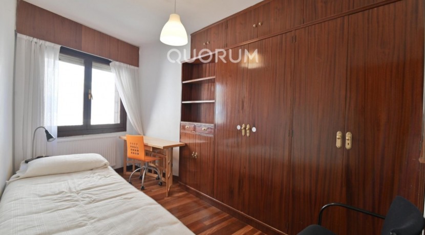 Piso De 3 Habitaciones Y 2 Baños Con Parcela De Garaje