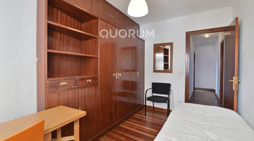 Piso De 3 Habitaciones Y 2 Baños Con Parcela De Garaje