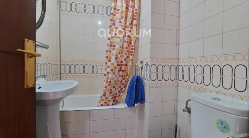 Piso De 3 Habitaciones Y 2 Baños Con Parcela De Garaje