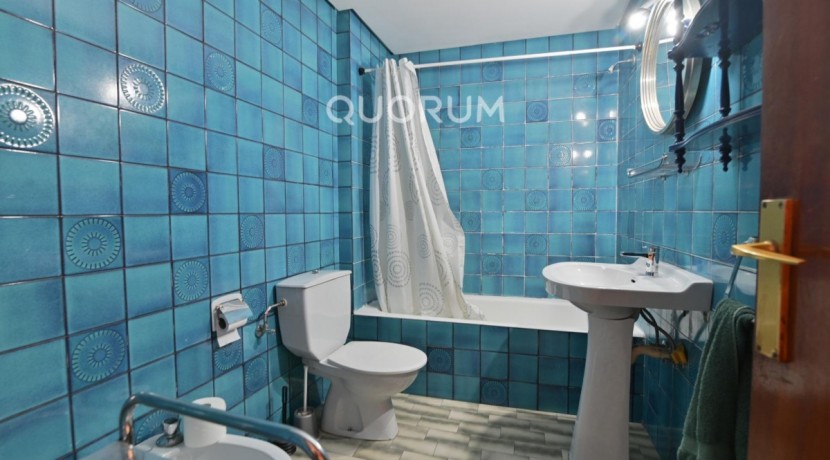 Piso De 3 Habitaciones Y 2 Baños Con Parcela De Garaje