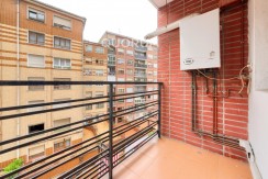 Piso En PERFECTO Estado De 2 Dormitorios Con Ascensor Cota Cero y Balcón En Zona Pozokoetxe