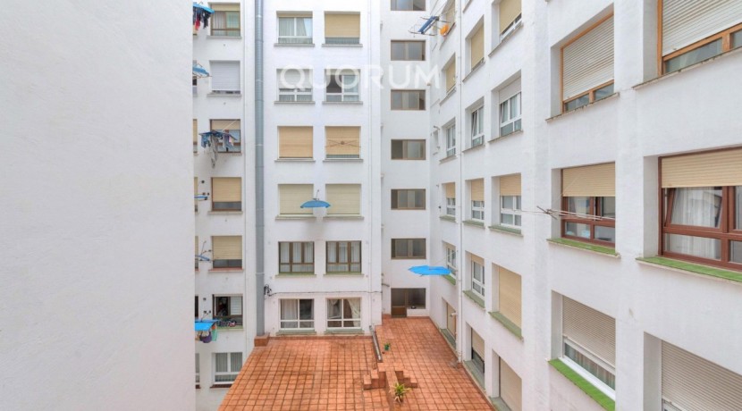 Piso En PERFECTO Estado De 2 Dormitorios Con Ascensor Cota Cero y Balcón En Zona Pozokoetxe