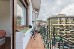 Piso Exterior y Luminoso Para Entrar a Vivir De 2 Dormitorios Con Balcón y Ascensor Cota Cero En Zona Centro